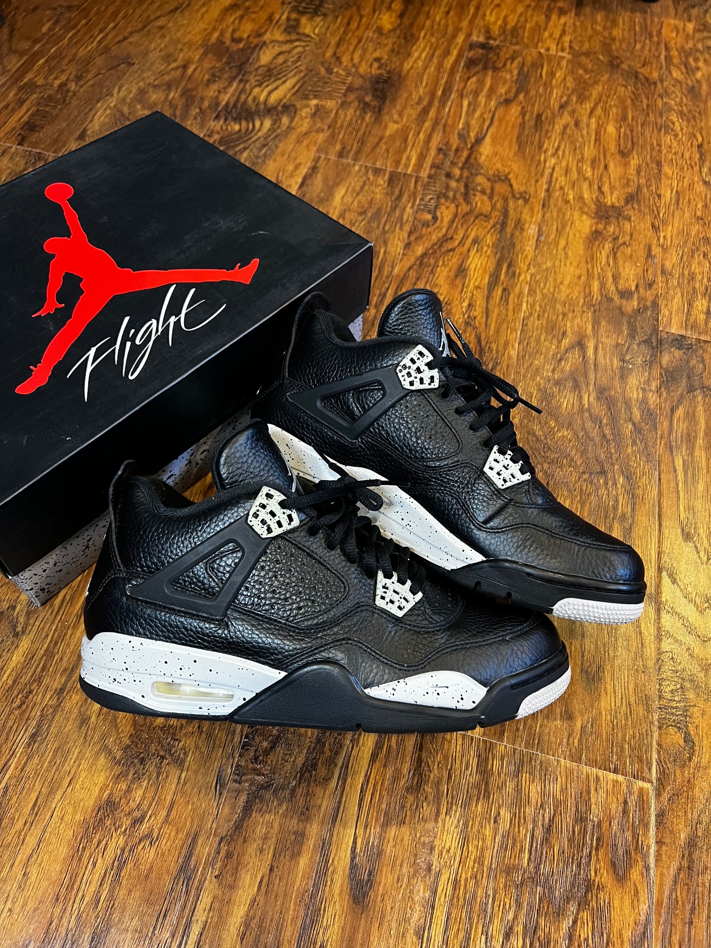 [PREOWNED SIZE 9] BLACK OREO JORDAN 4