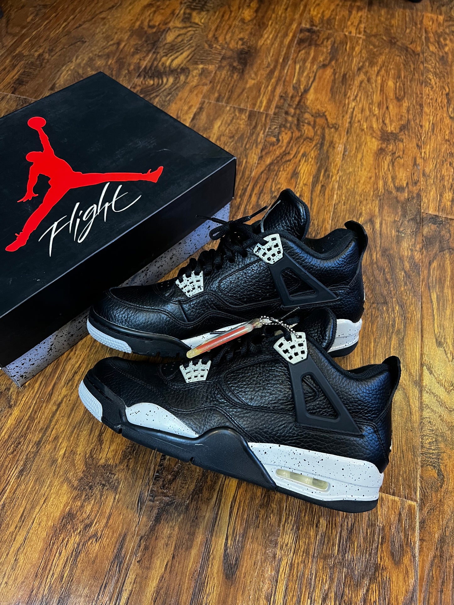 [PREOWNED SIZE 9] BLACK OREO JORDAN 4