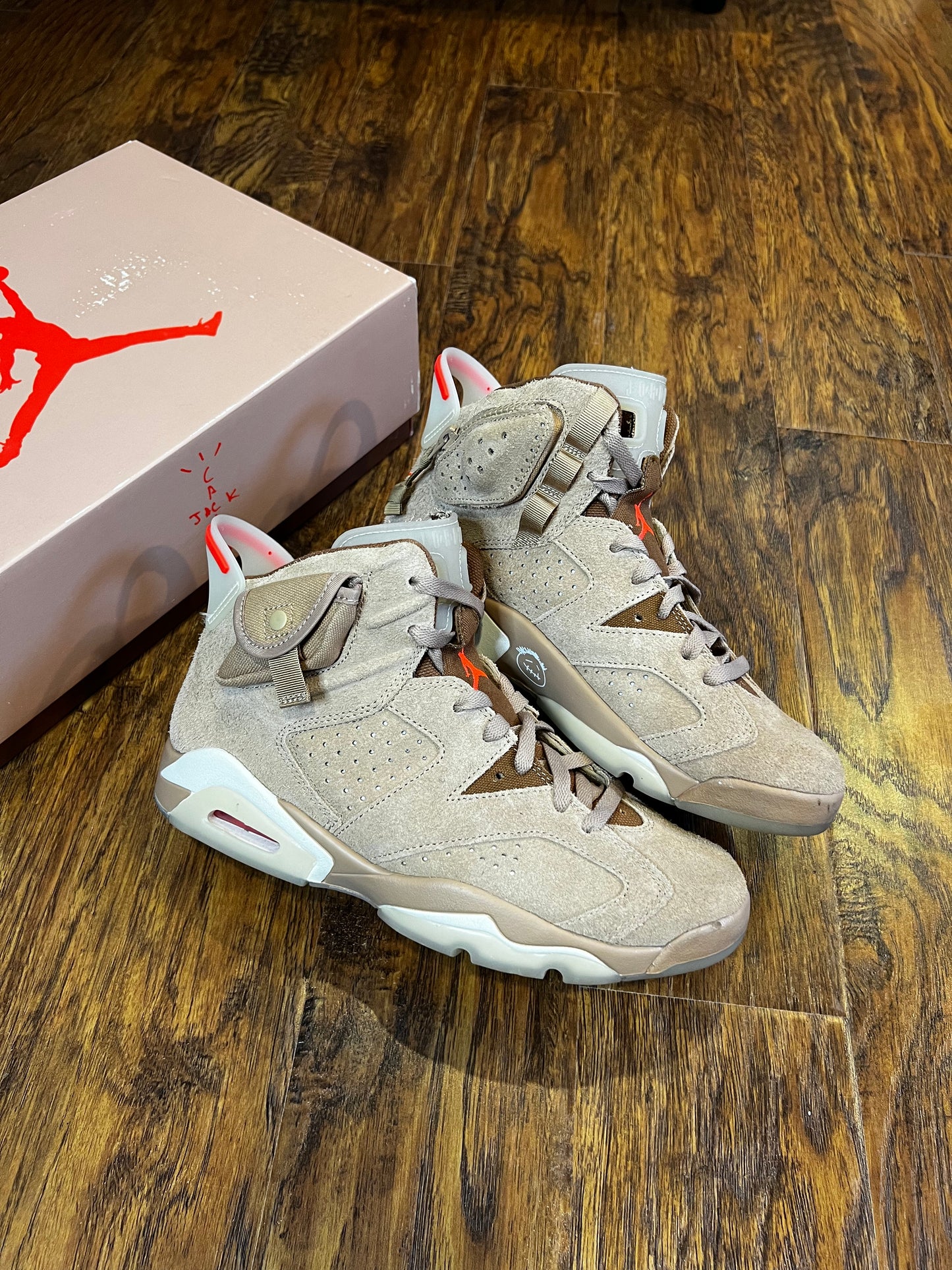 [PREOWNED SIZE 8.5] BRITISH KHAKI TRAVIS SCOTT JORDAN 6