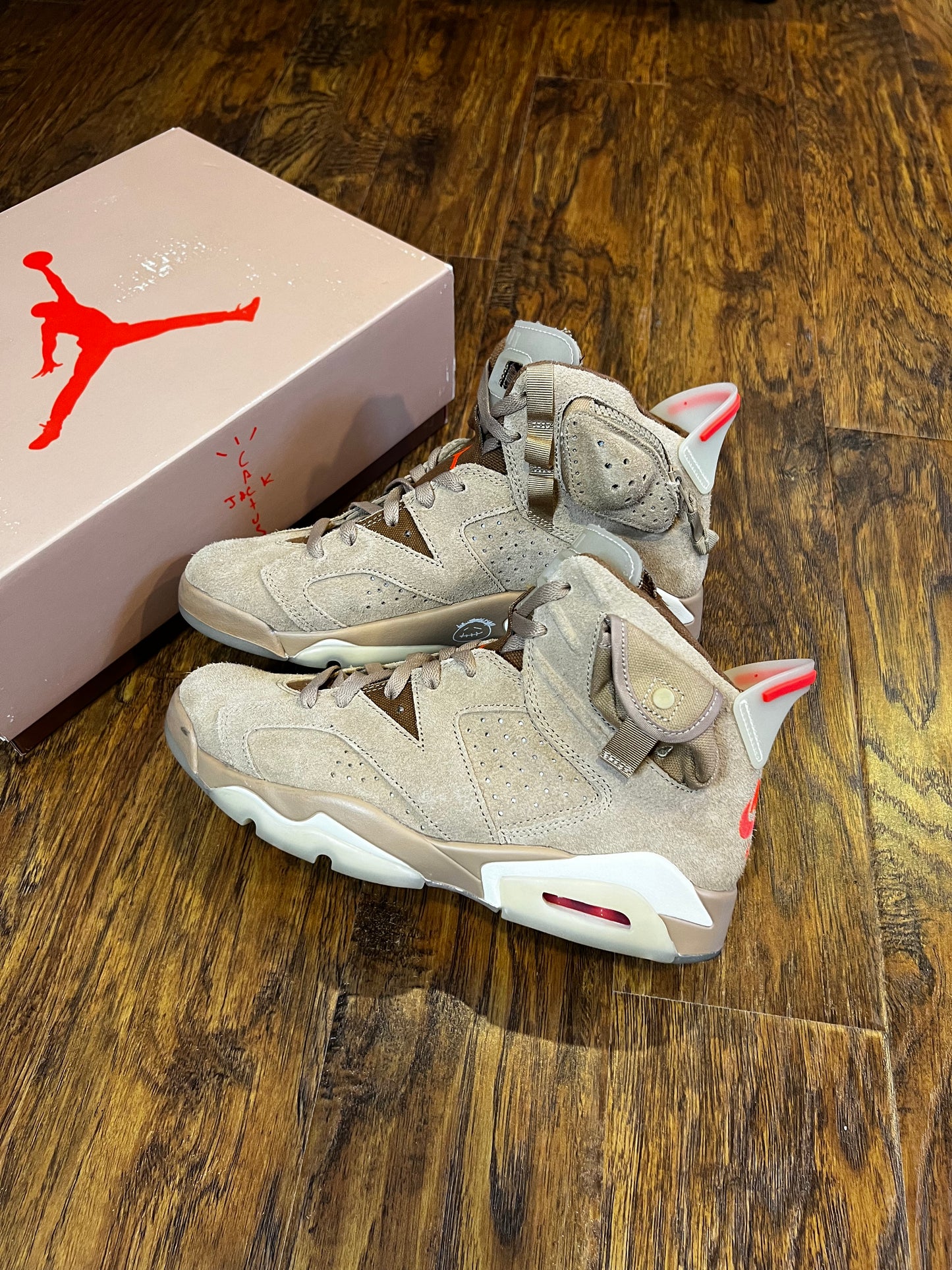 [PREOWNED SIZE 8.5] BRITISH KHAKI TRAVIS SCOTT JORDAN 6