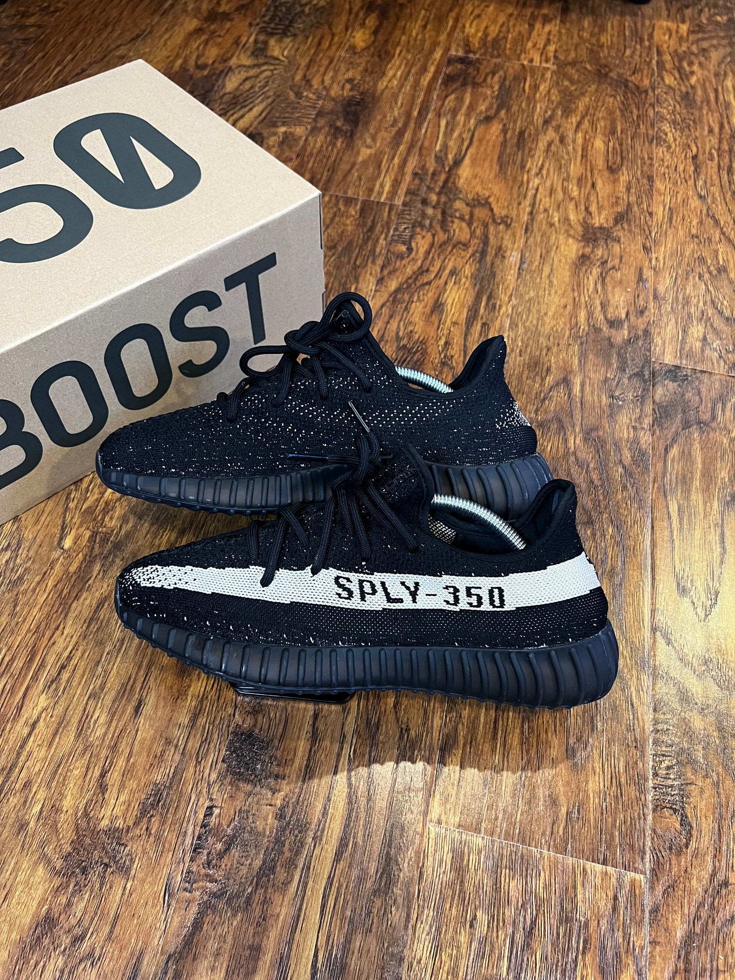 [PREOWNED SIZE 9.5] OREO YEEZY 350