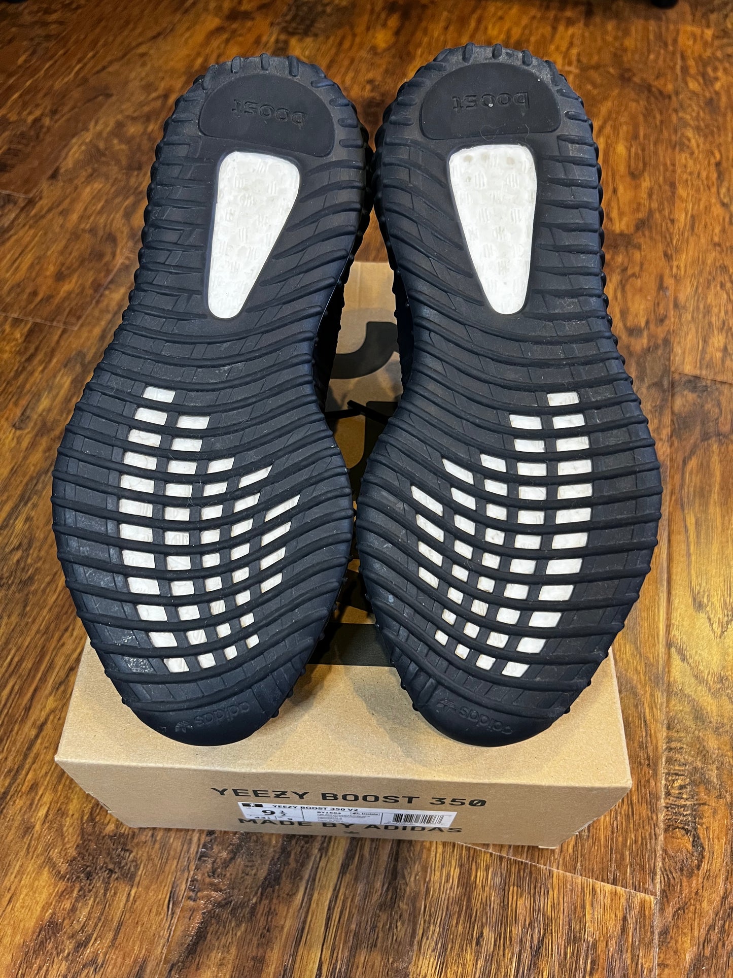 [PREOWNED SIZE 9.5] OREO YEEZY 350