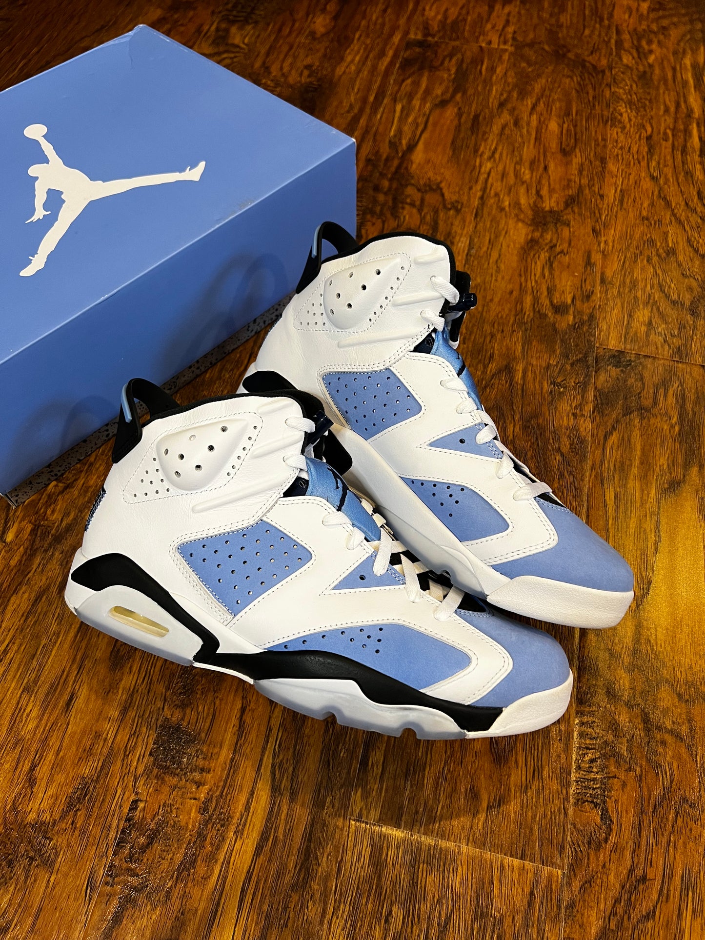 [PREOWNED SIZE 11.5] UNC JORDAN 6