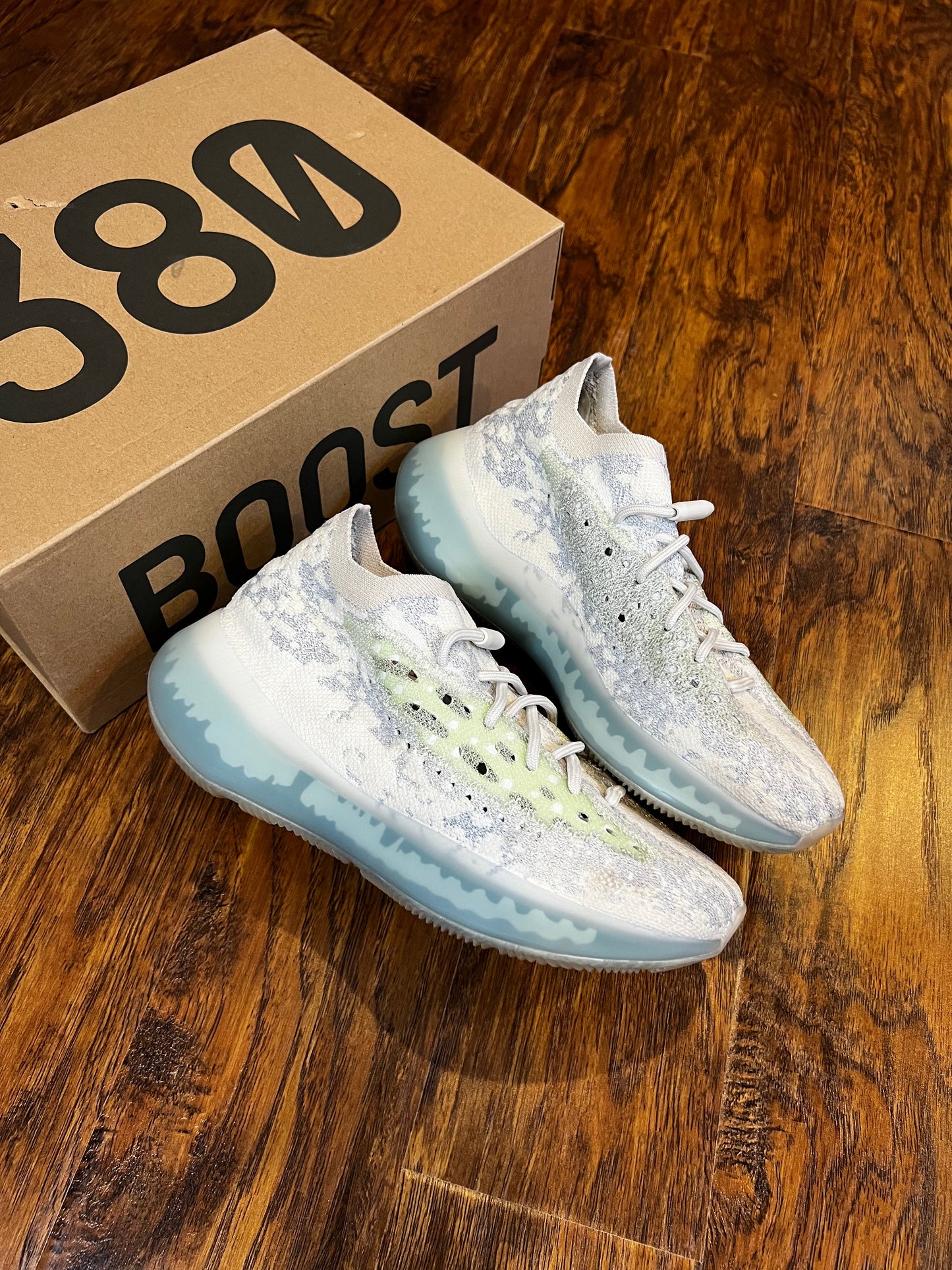 [PREOWNED SIZE 8] ALIEN BLUE YEEZY 380