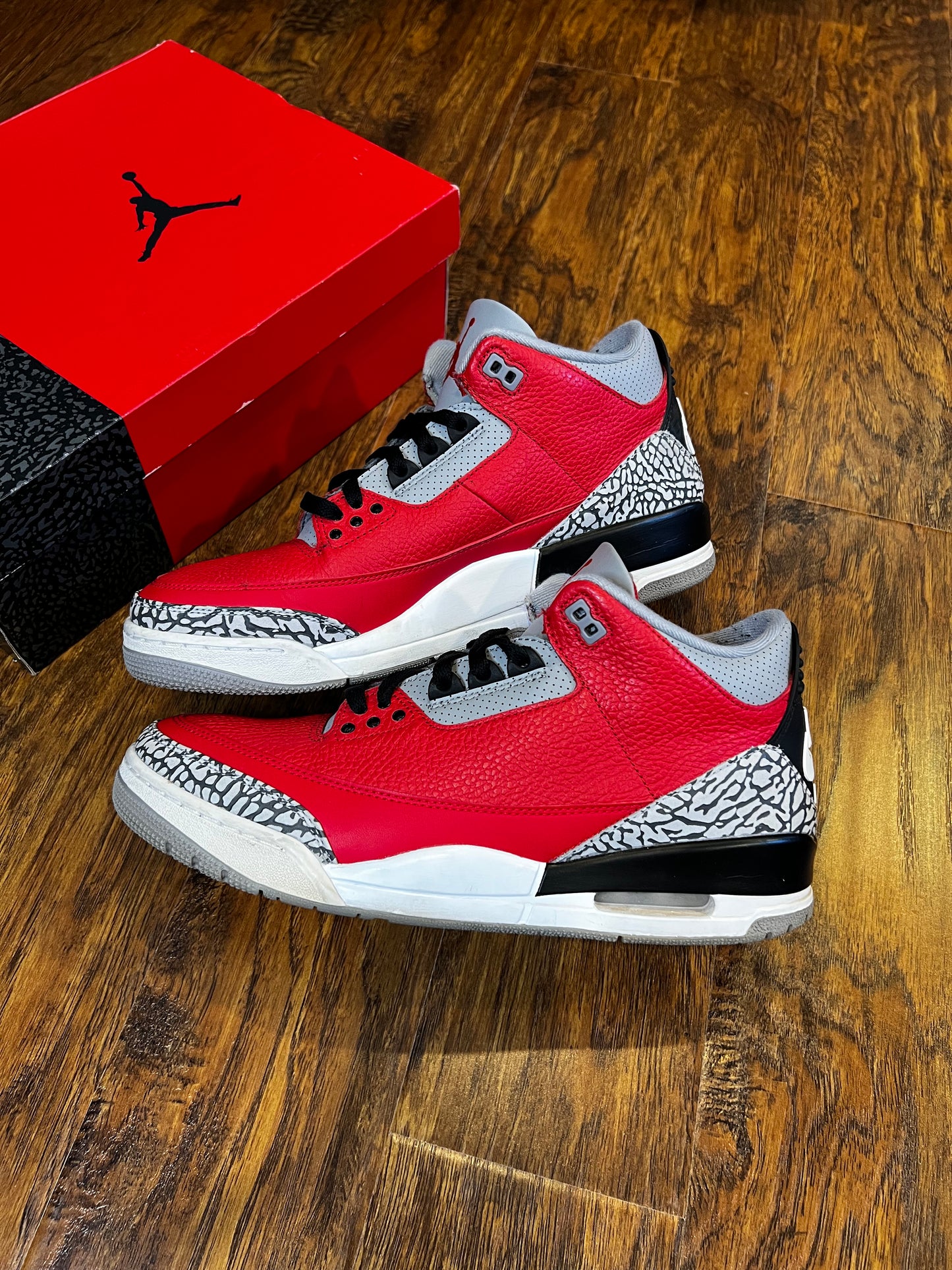 [PREOWNED SIZE 12] UNITE JORDAN 3