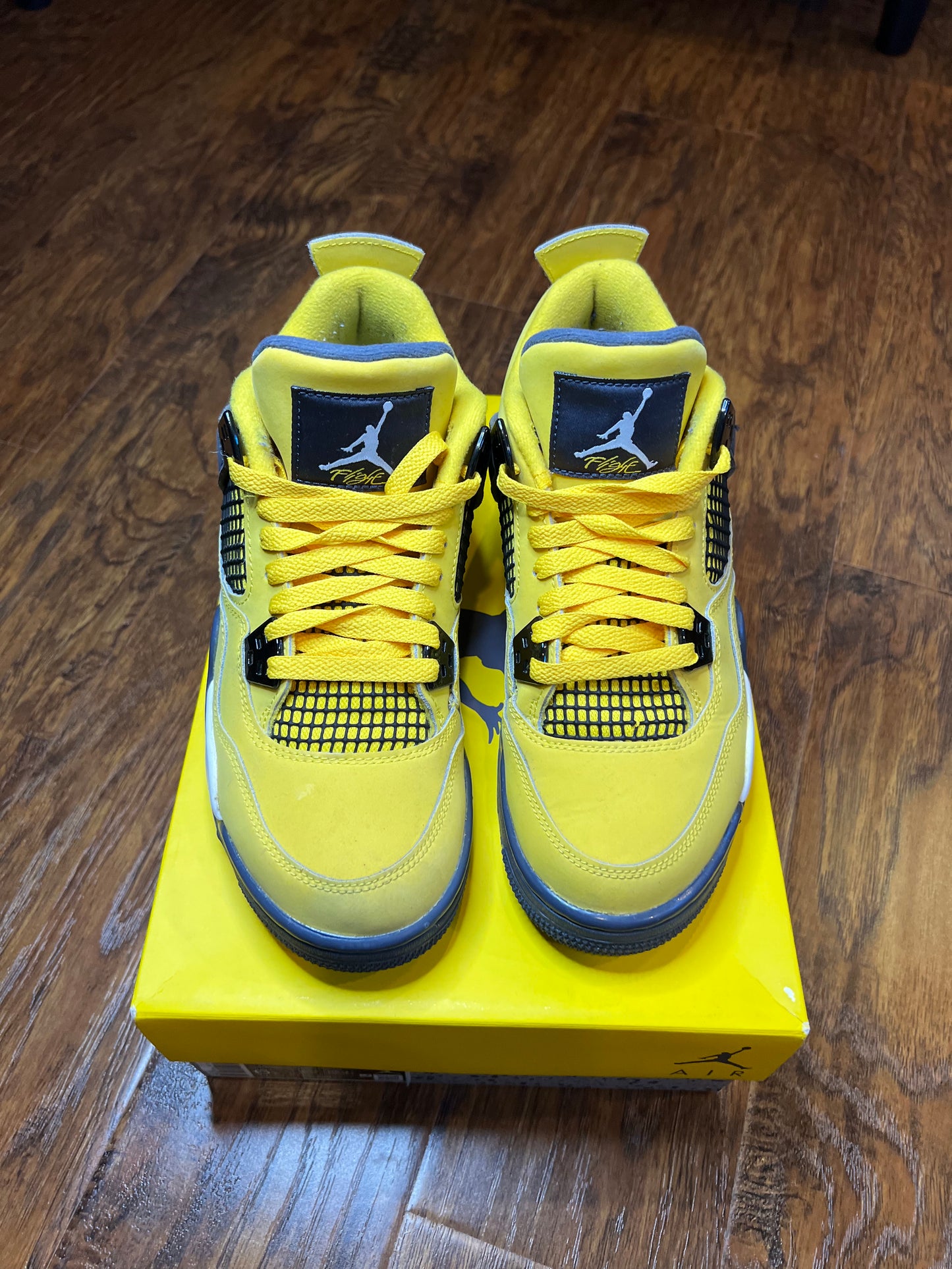 [PREOWNED SIZE 6Y] LIGHTING JORDAN 4