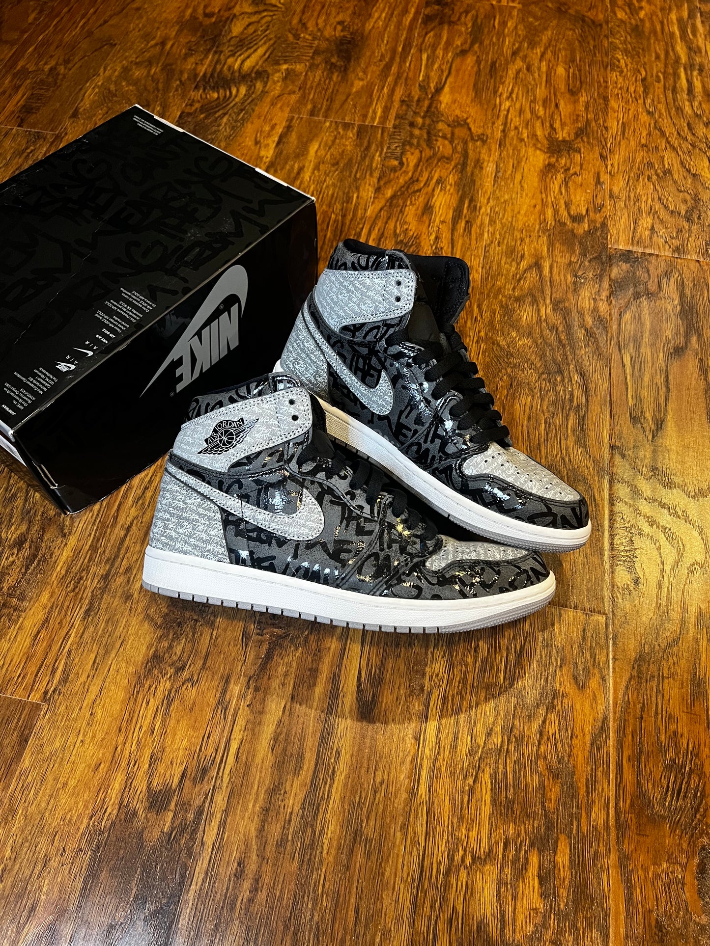 [PREOWNED SIZE 8.5] REBELLIONAIRE JORDAN 1