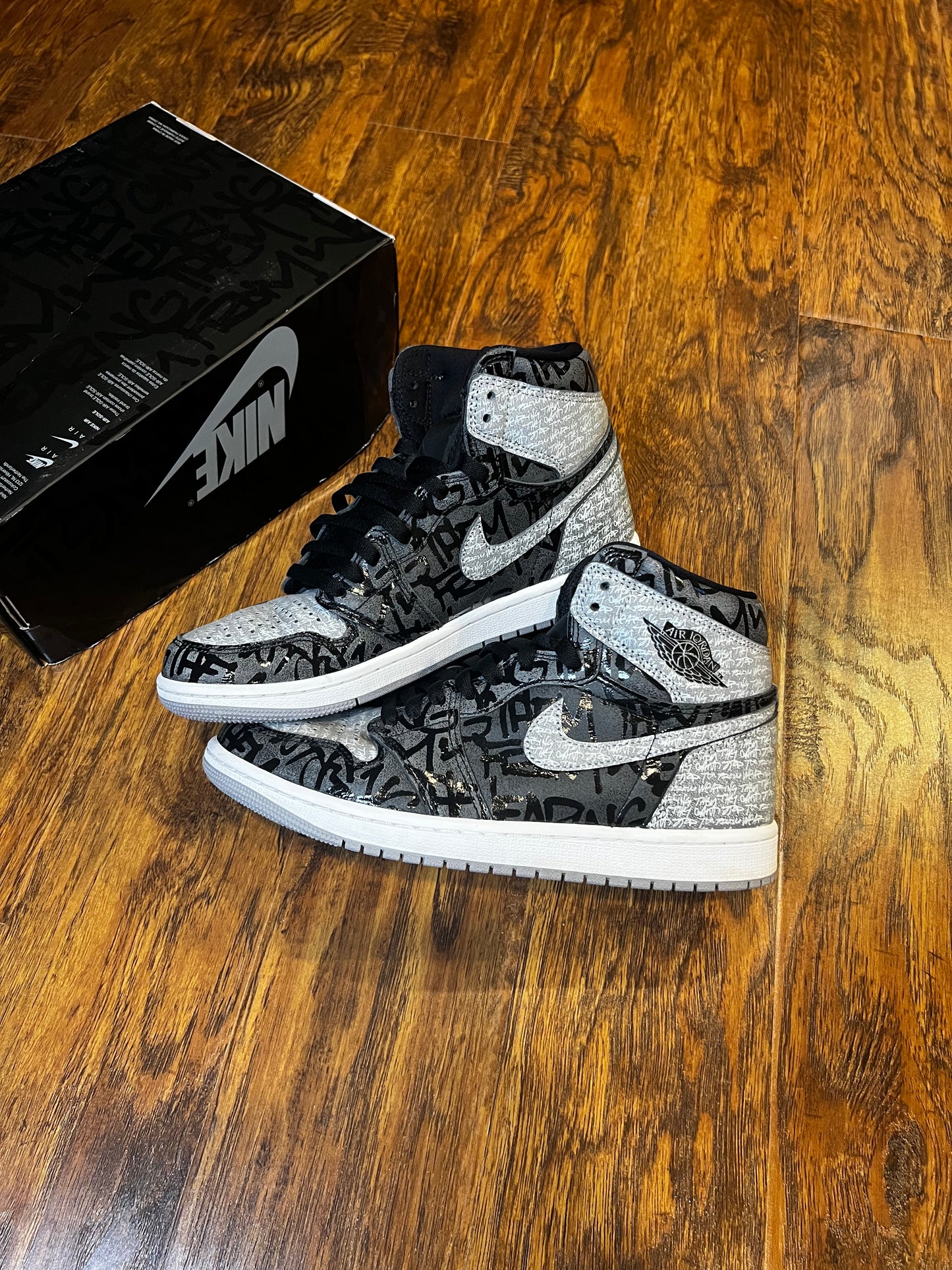 [PREOWNED SIZE 8.5] REBELLIONAIRE JORDAN 1