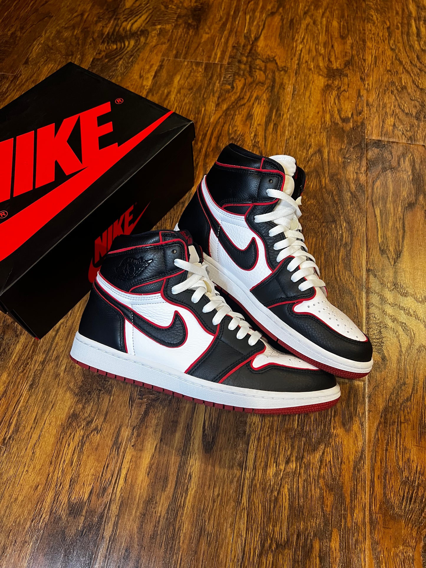 [PREOWNED SIZE 9] BLOODLINE JORDAN 1