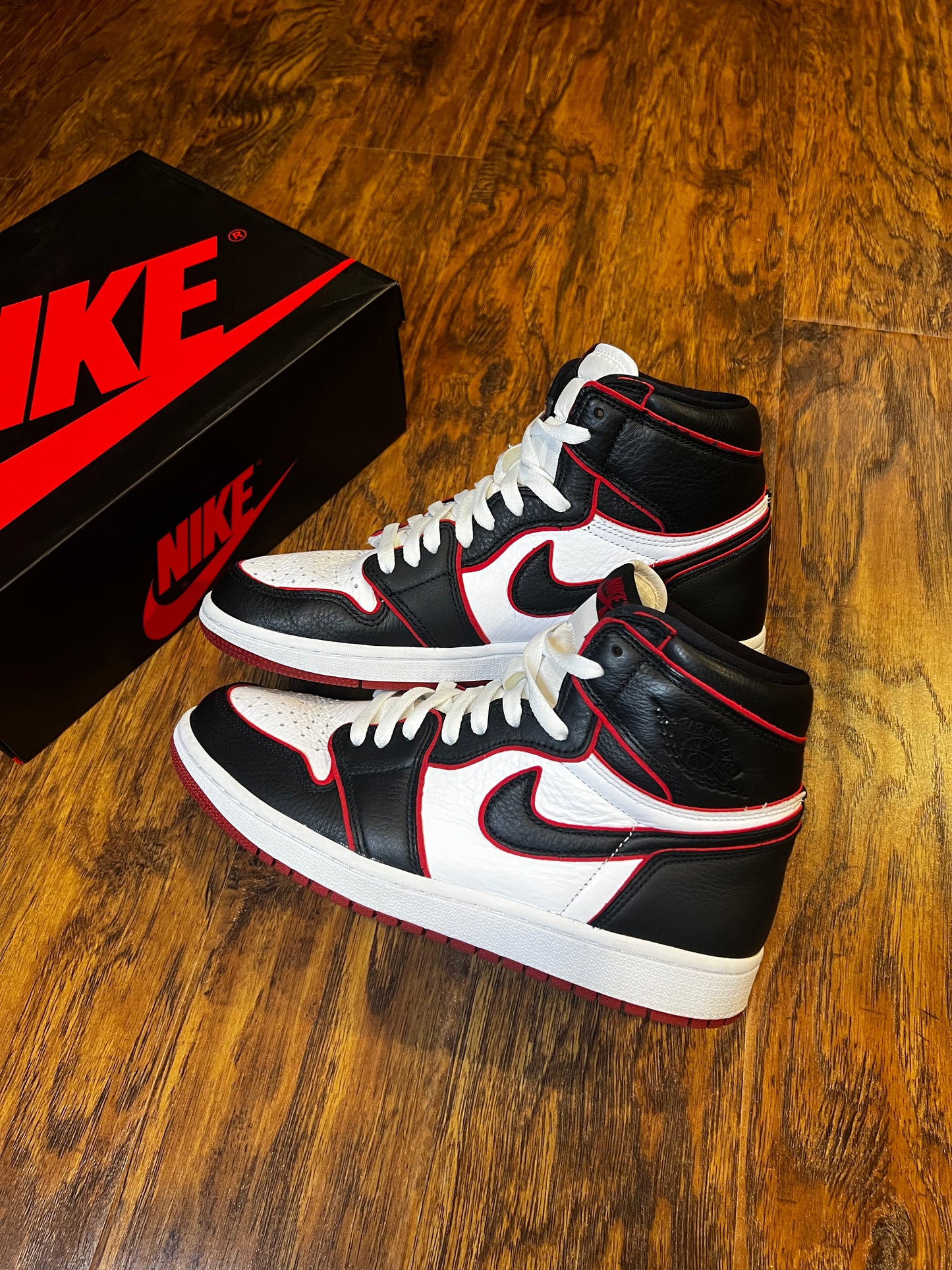 [PREOWNED SIZE 9] BLOODLINE JORDAN 1