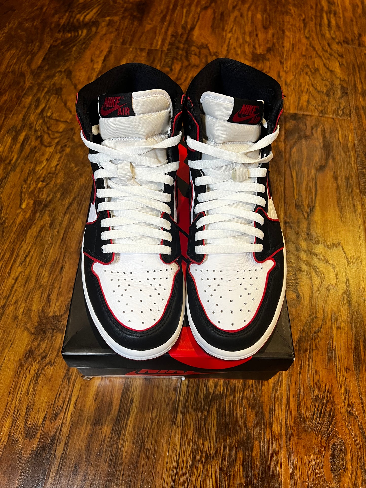 [PREOWNED SIZE 9] BLOODLINE JORDAN 1