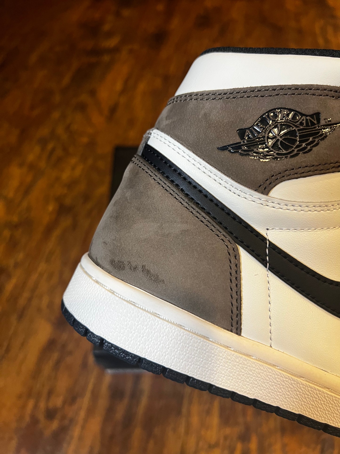 [PREOWNED SIZE 8] MOCHA JORDAN 1