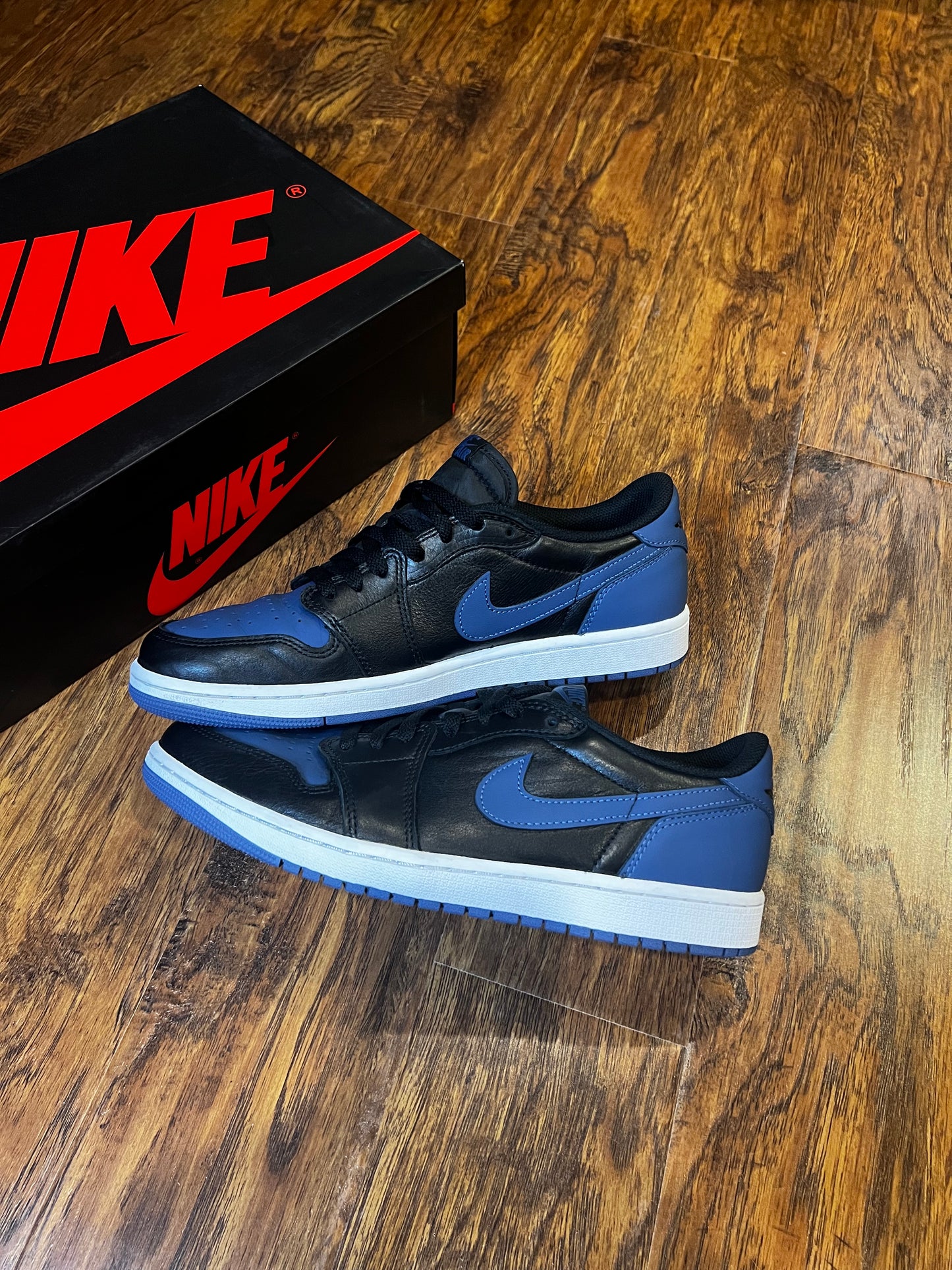 [PREOWNED SIZE 10.5] MYSTIC NAVY JORDAN 1 LOW