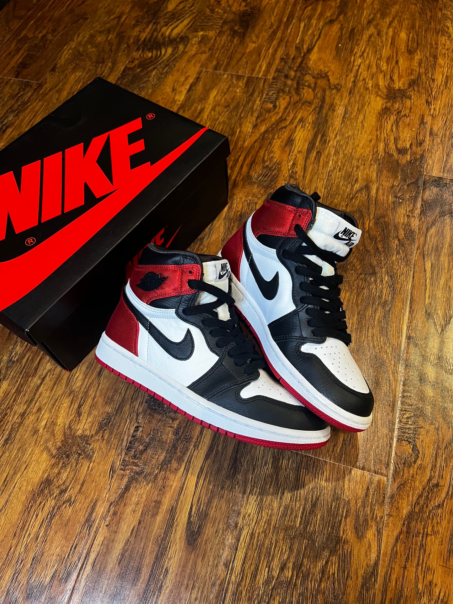 [PREOWNED SIZE 6W] SATIN BLACKTOE JORDAN 1