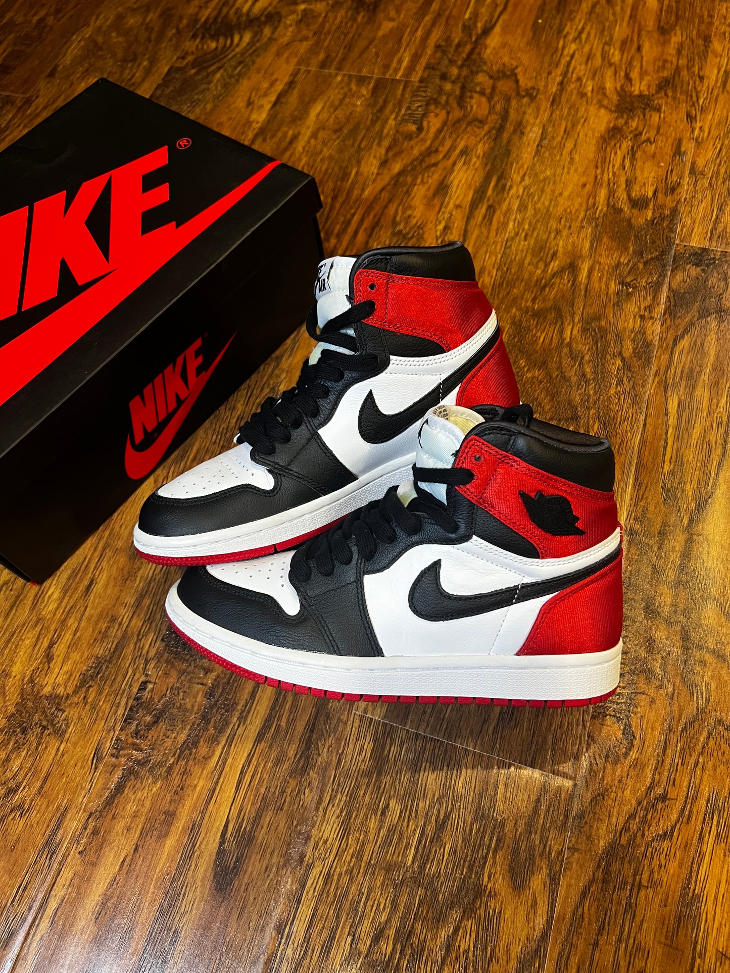 [PREOWNED SIZE 6W] SATIN BLACKTOE JORDAN 1