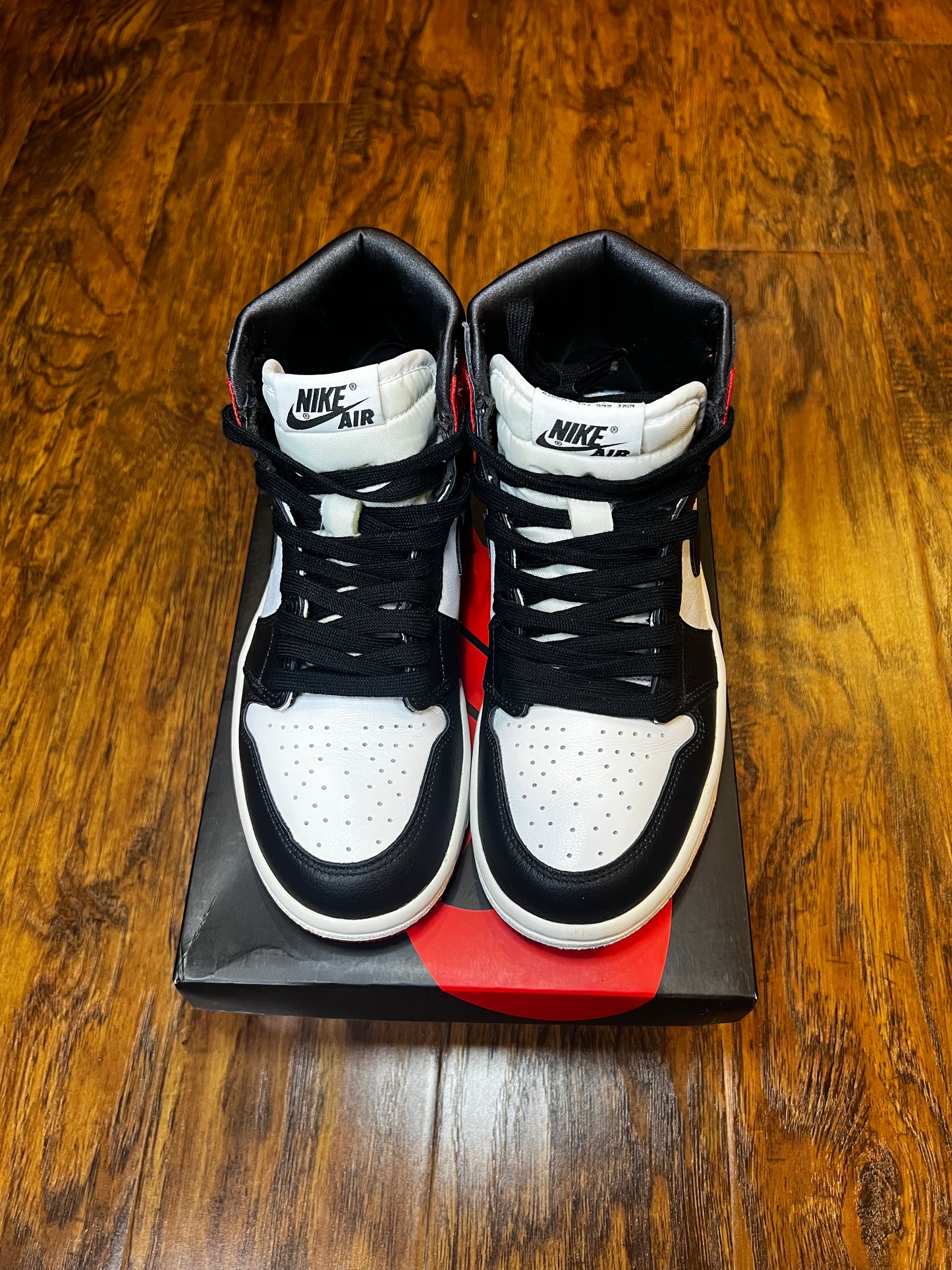 [PREOWNED SIZE 6W] SATIN BLACKTOE JORDAN 1