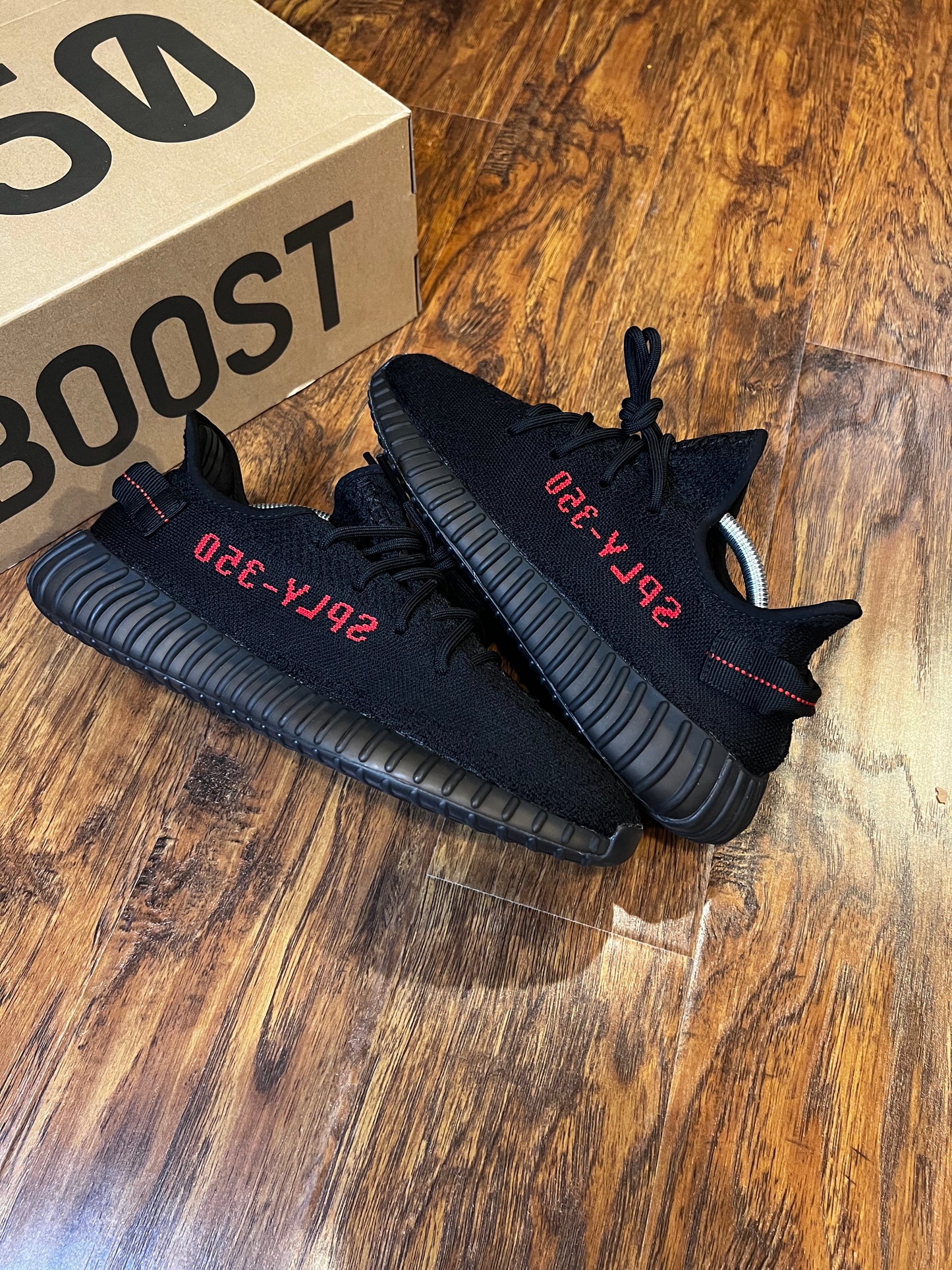 [PREOWNED SIZE 9.5] BRED YEEZY 350